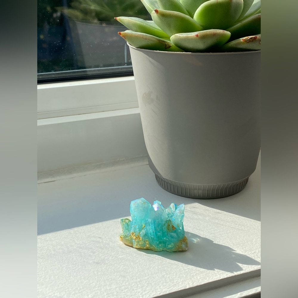 House decoration ~ Frozen light blue crystal cluster with gold flakes 💙🤍